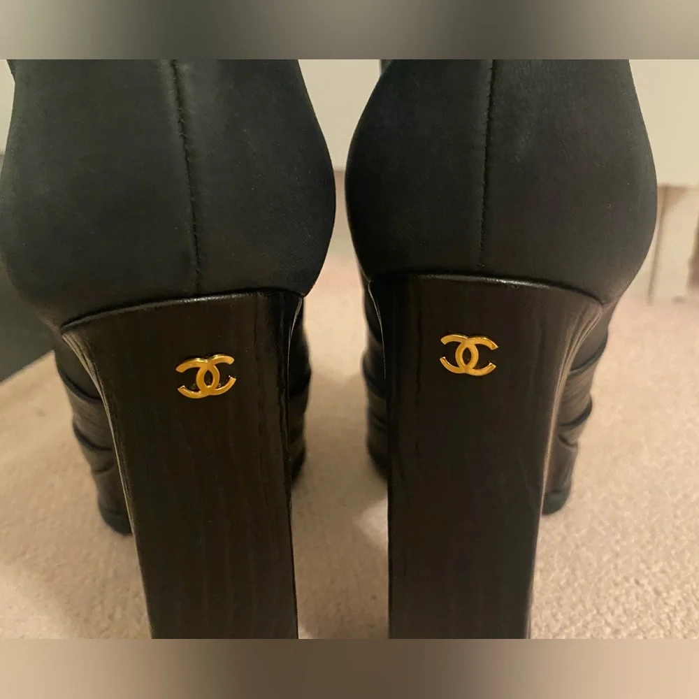 Authentic NIB CHANEL Knee High Tall Heeled Logo Boots 37